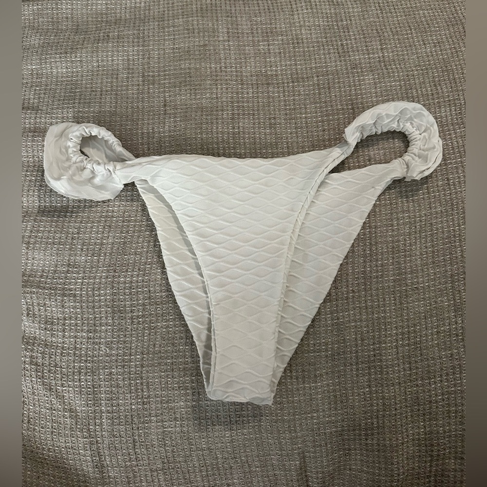 Textured Ruffle Triangle Bikini Swimsuit - Picture 9 of 9